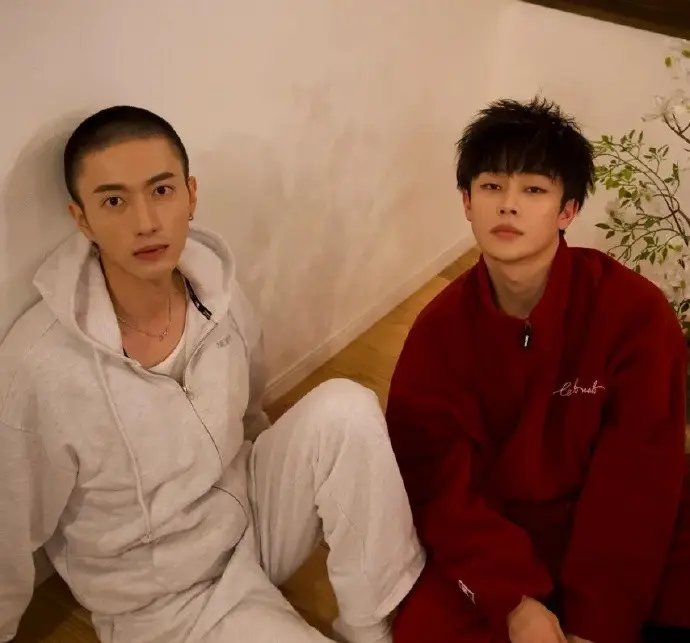 《这见鬼的工作》全季免费观看国语版-《这见鬼的工作》HD高清无删减在线播放-双男主短剧这见鬼的工作全集