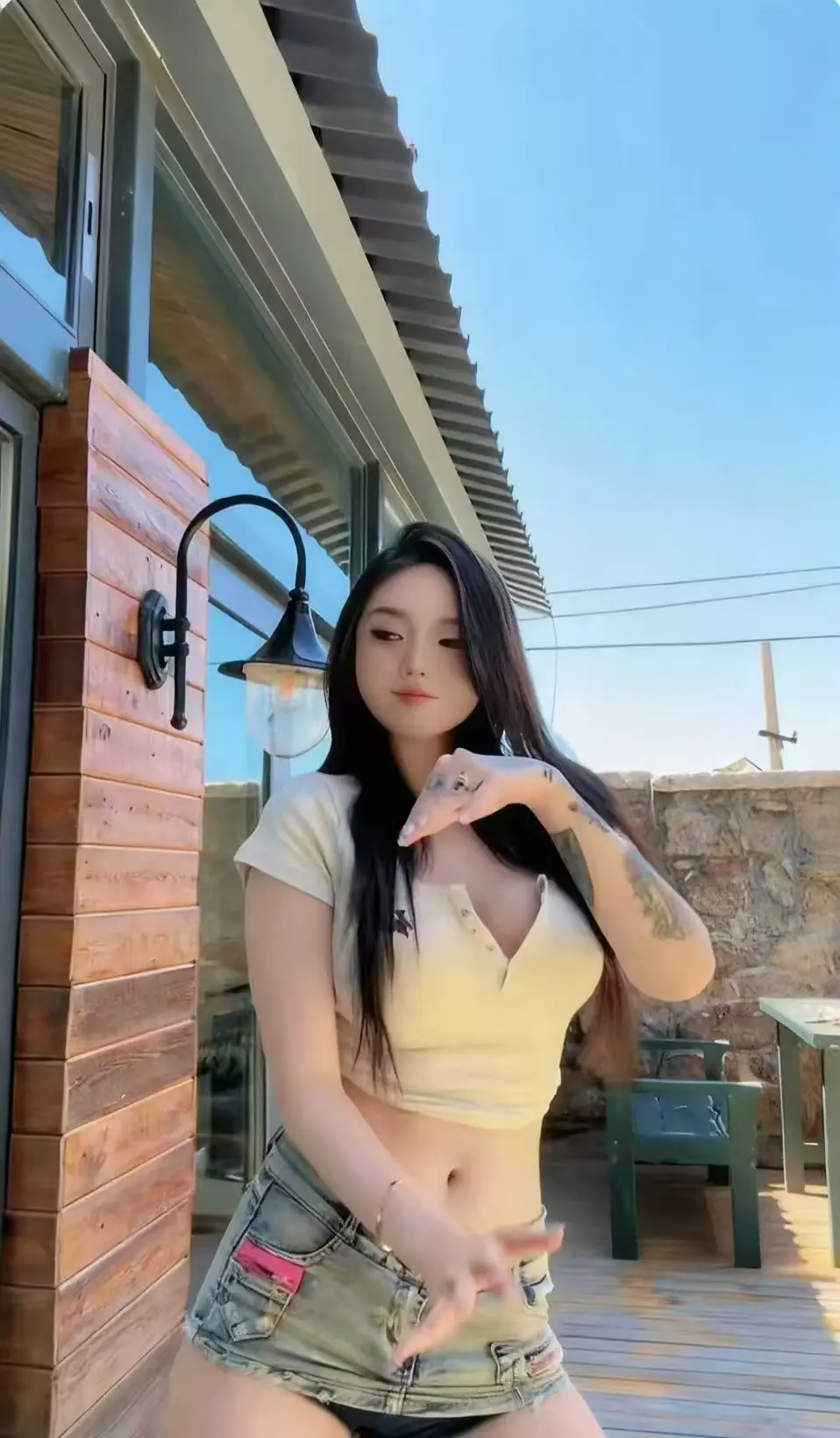 《Meena 成美男》高清全集资源免费在线看-中文版未删减版本无广告-网盘观看便捷备份-畅享Meena 成美男全集无删减