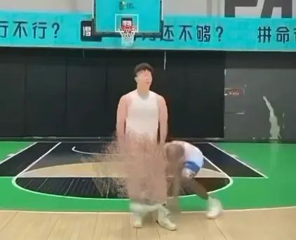 牛教练裤子投降爆笑防守名场面-《牛教练的裤子》全1集免费观看不收钱-无删减高清在线播放