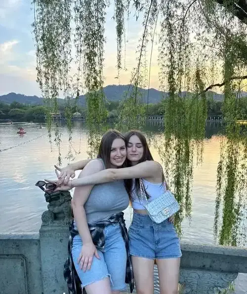 《艾玛马克斯的屈服》未删减版高清免费观看-啄木鸟电影《艾玛马克斯的屈服》完整版在线播放-全网同步更新1080P资源
