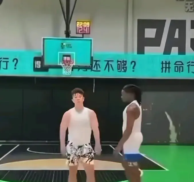 《牛教练的裤子》1080P高清画质免费观看-牛教练与黑哥1V1单挑爆笑对决-说好切磋球技却成扒裤子大战